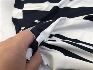 Viscosejersey - stribet i offwhite / marine